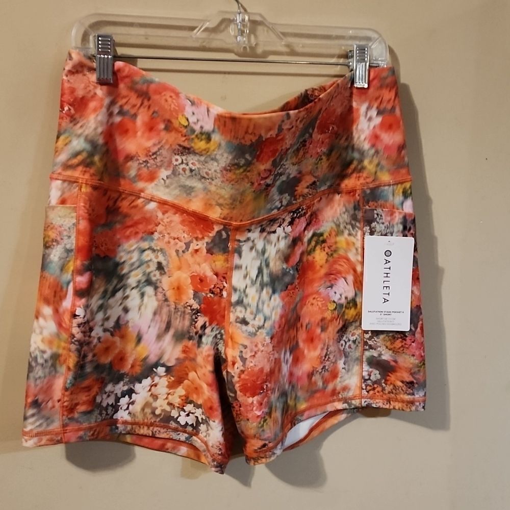 Athleta Salutation 5 inch Stash pocket 11 Short NWT